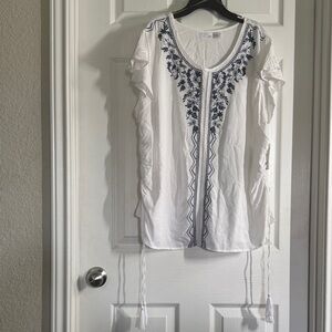 Time and Tru White Tunic with Navy Embroidery